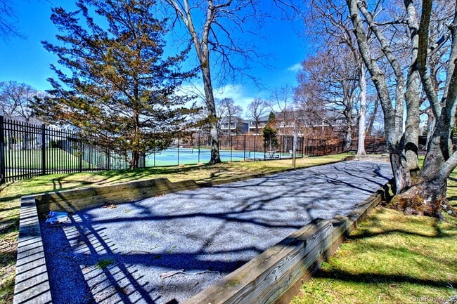 Building Photo - 44 Fox Hill Dr