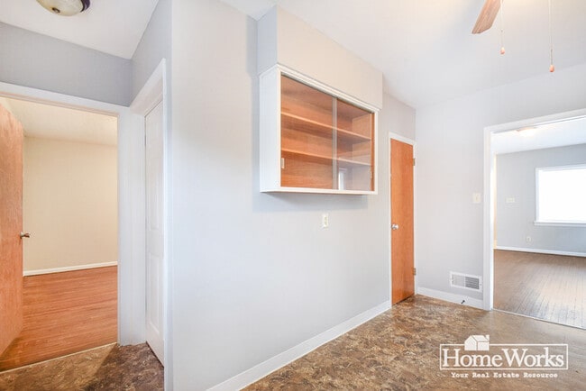 Building Photo - 730 E Broadway St