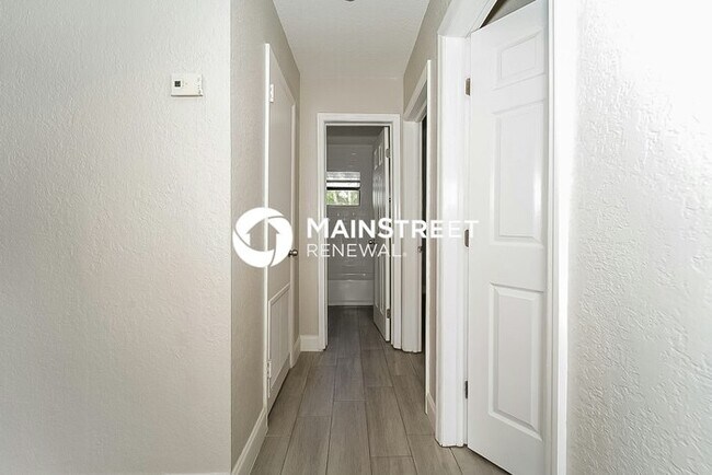 Building Photo - 2 Bedroom Pet-Friendly Home in Oakland Park, FL with Main Street Renewal