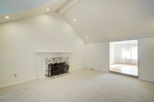 Building Photo - 4Bd/2.5Ba Renton House