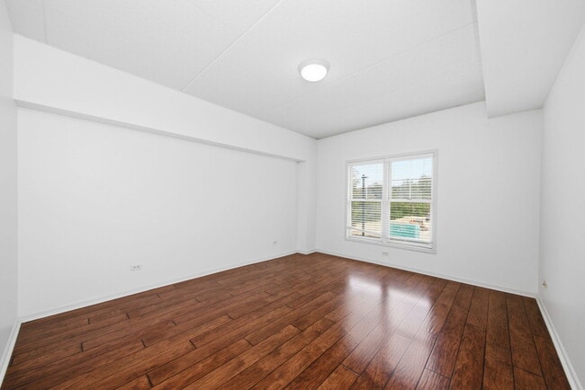 Building Photo - 125 Lakeview Dr