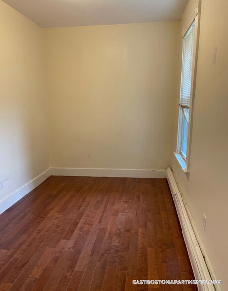 Building Photo - 241 Maverick St