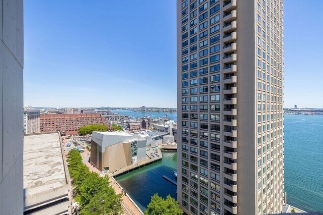 Building Photo - 65 E India Row