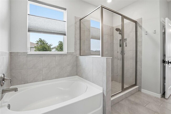 Building Photo - 3228 Living Coral Dr