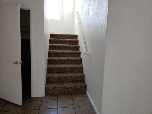 Building Photo - ADORABLE 2 STORY CORNER HOME