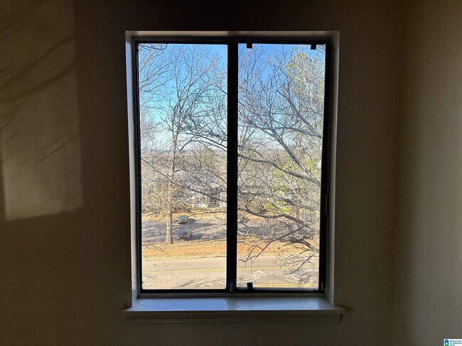 Building Photo - 415 Skyview Dr