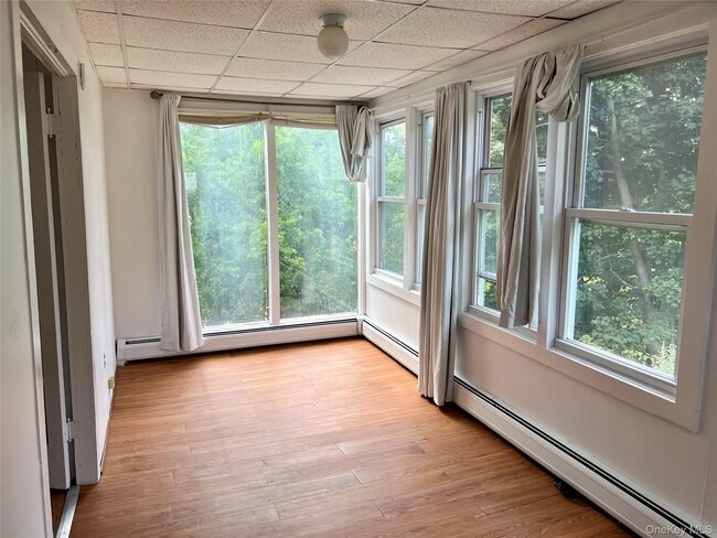 Building Photo - 496 Mountainview Ave