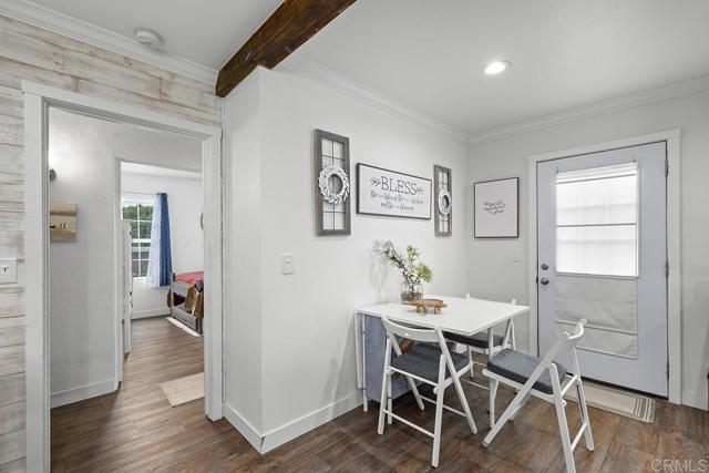Building Photo - 586 Del Mar Ave