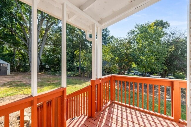 Building Photo - 1801 Crestridge Dr SE