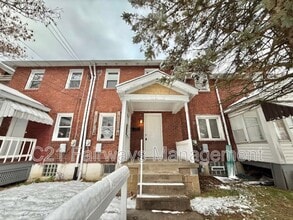 Building Photo - 866 Vankirk St