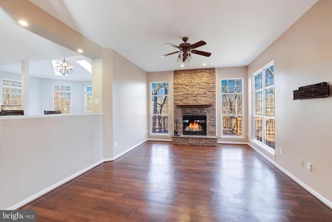 Building Photo - 43258 Meadowood Ct