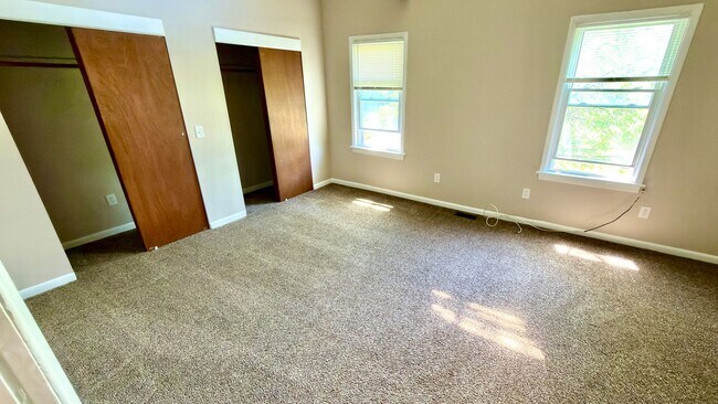 Building Photo - 451 Averill Ave