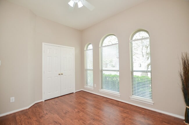 Building Photo - 2811 Willow Fork Dr