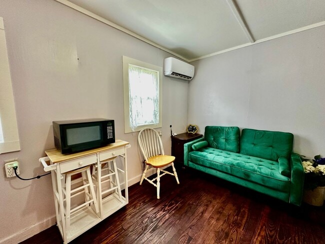 Building Photo - 1 Bedroom Guesthouse