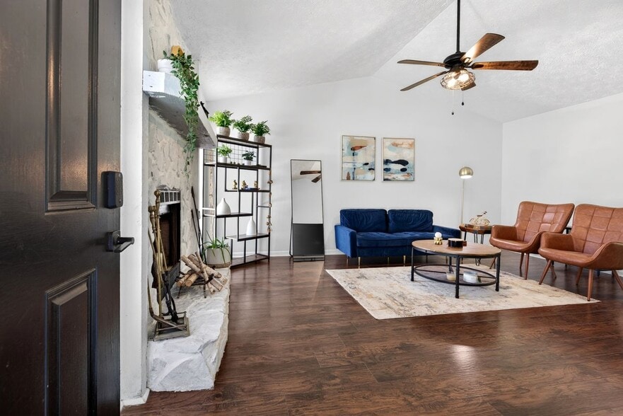 Building Photo - 11525 Matthews Trail