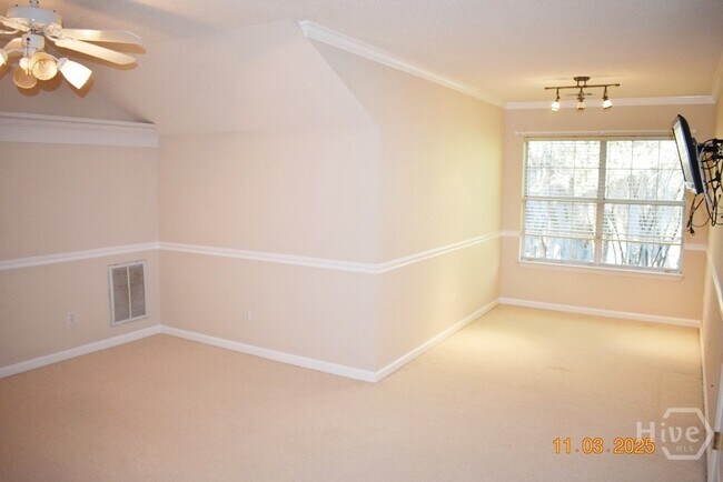 Building Photo - 10 Piper's Pond Ln