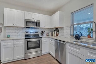 Building Photo - 1304 Poplar St