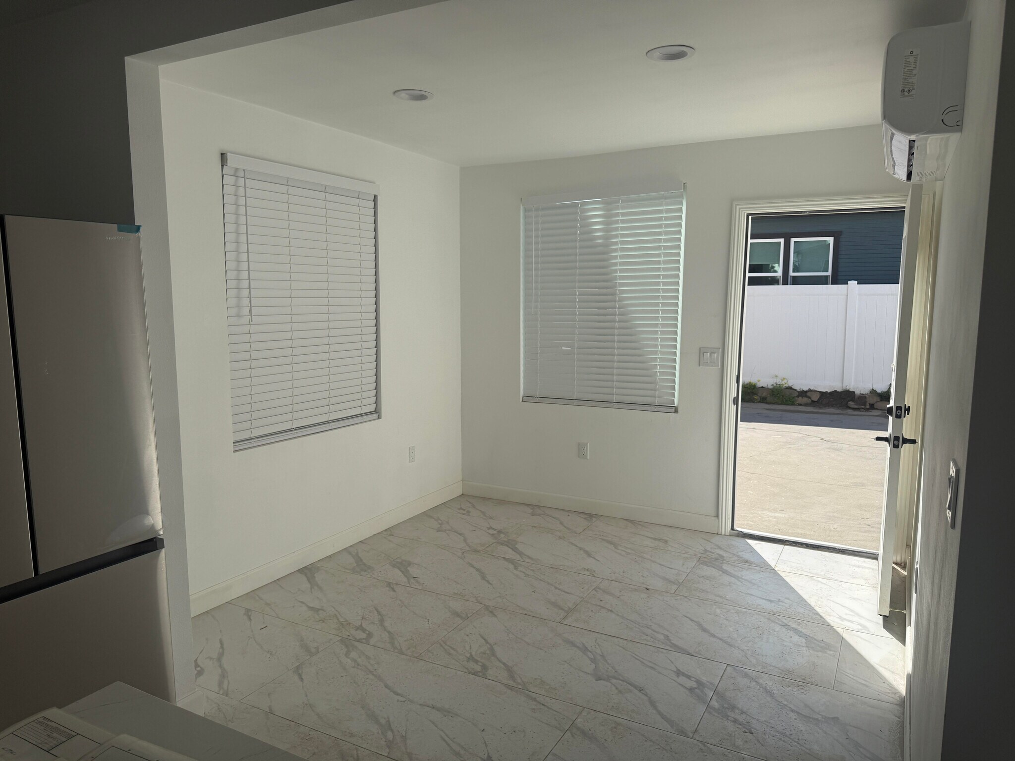 Building Photo - 1077 Euclid Ave