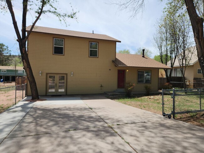 Building Photo - 93 S Rainbow Dr