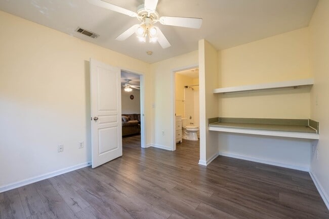 Building Photo - 2 Bedroom at the Woodlands Available NOW