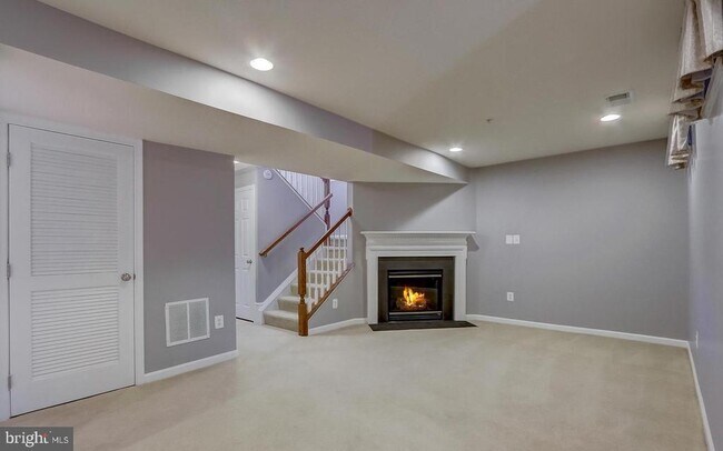 Building Photo - 1709 Hayle Dr