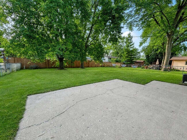 Building Photo - 6847 Hawthorne Ln