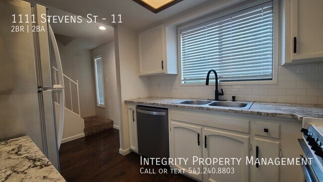 Building Photo - 1111 Stevens St