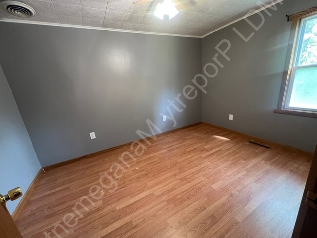 Building Photo - Country Oasis 3 bed 2 bath home