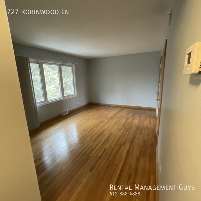 Building Photo - 1 Bedroom Triplex in Hopkins!