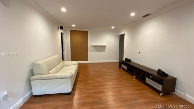 Building Photo - 13111 S Calusa Club Dr