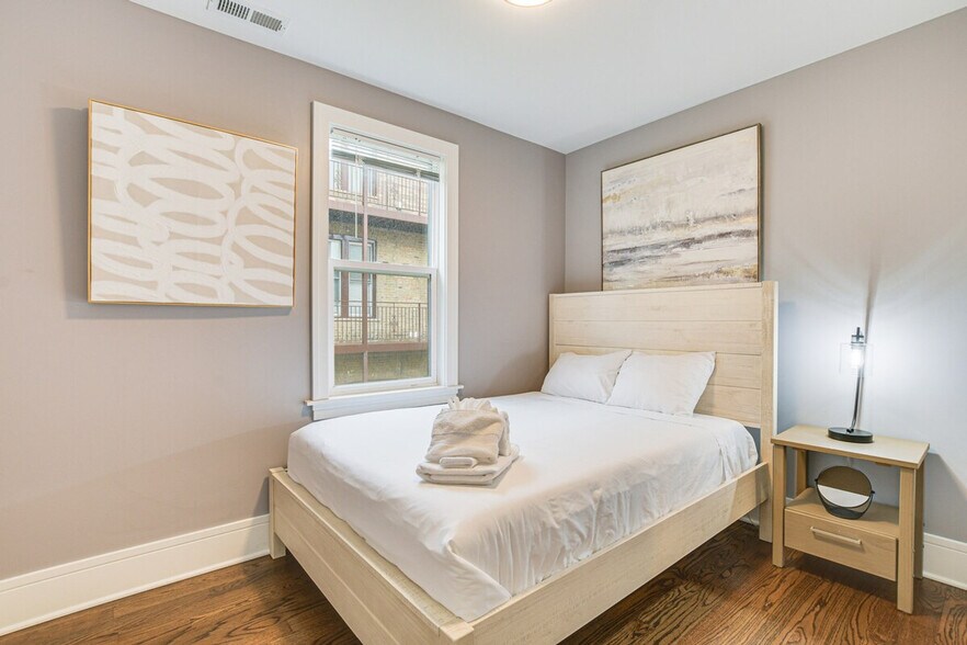 Building Photo - 2148 W Chicago Ave