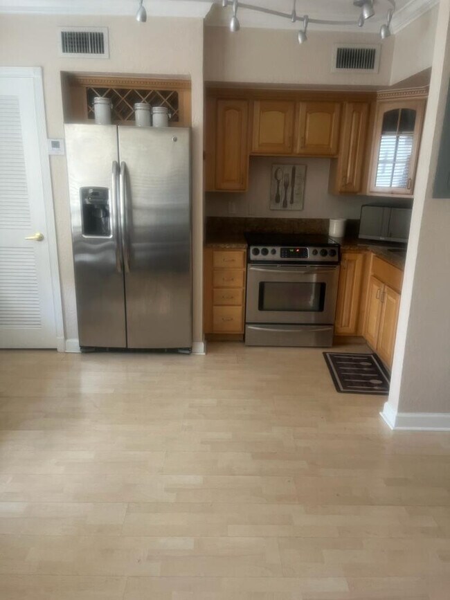 Building Photo - 924 SE 2nd St