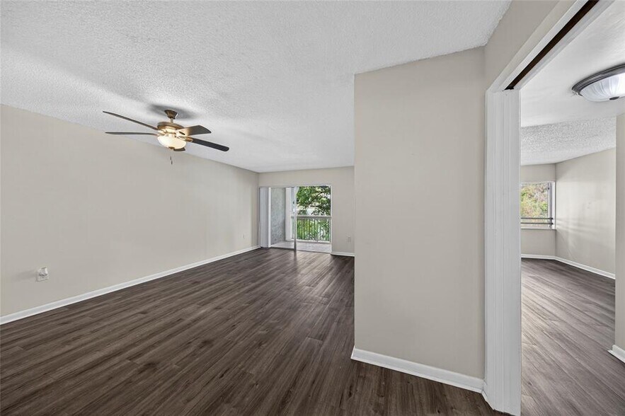 Building Photo - 711 N Pine Island Rd