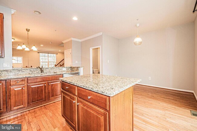 Building Photo - SPACIOUS 3 LEVEL TOWNHOUSE IN CLARKSBURG