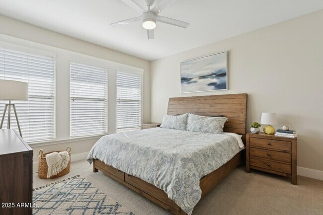 Building Photo - 1400 E Bethany Home Rd