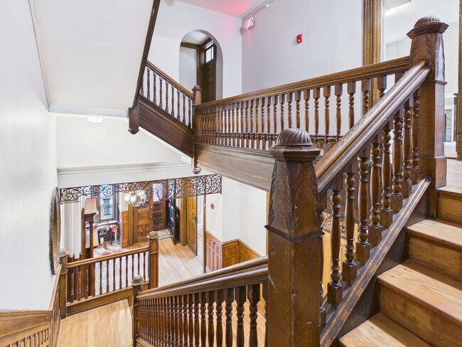 Building Photo - 7 E Franklin St