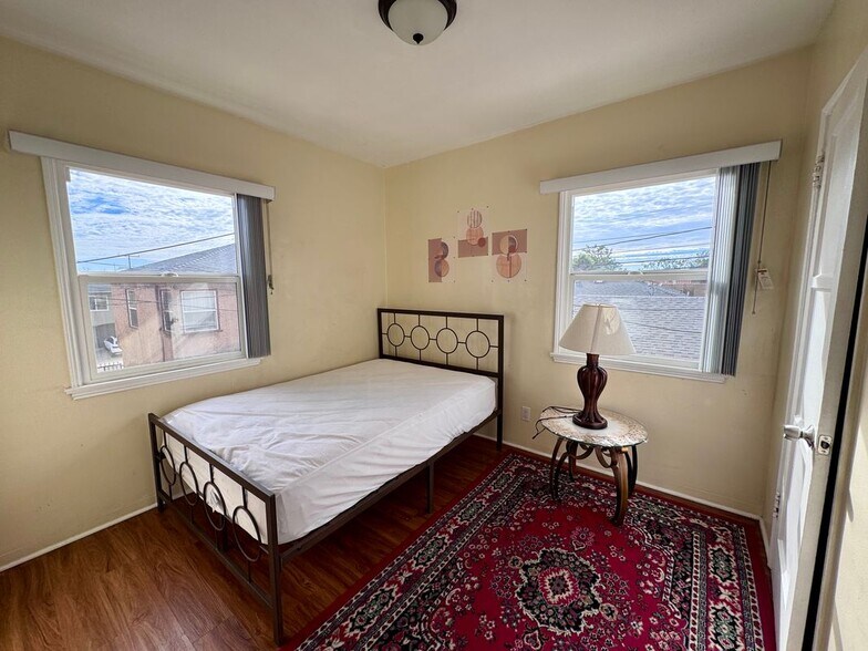 Building Photo - 8211 Crenshaw Dr