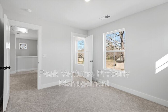 Building Photo - 117 Norbert Ln