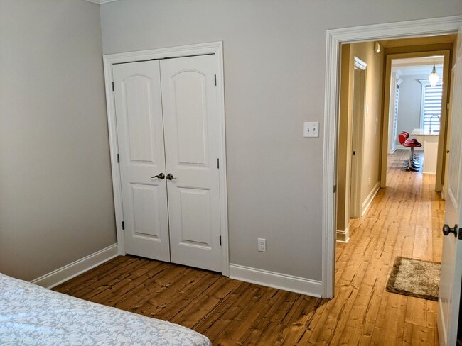 Building Photo - Wake up on Sleepy Brook Rd!