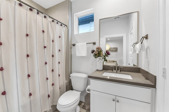 Building Photo - 2804 Grand Fountains Dr