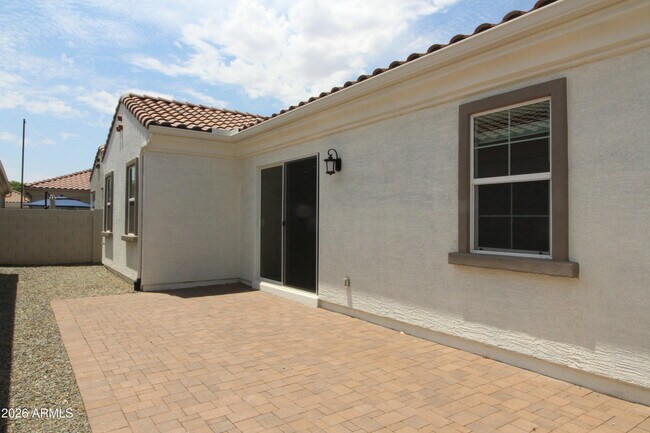 Building Photo - 3831 E Rainbow Dr