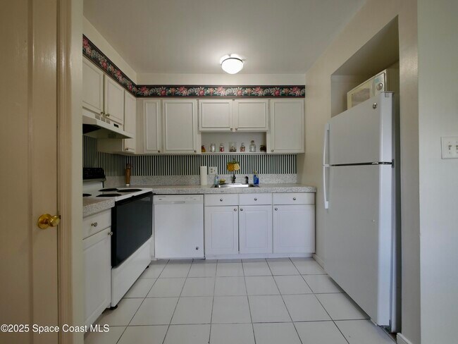 Building Photo - 923 S Colonial Ct