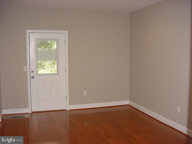 Building Photo - 236 E Lee St
