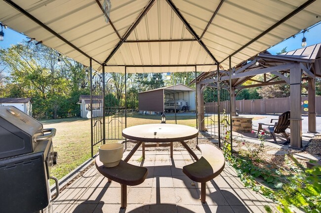 Building Photo - 808 Water View Terrace