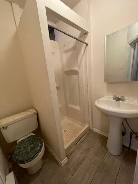 Building Photo - 3432 Ormes St