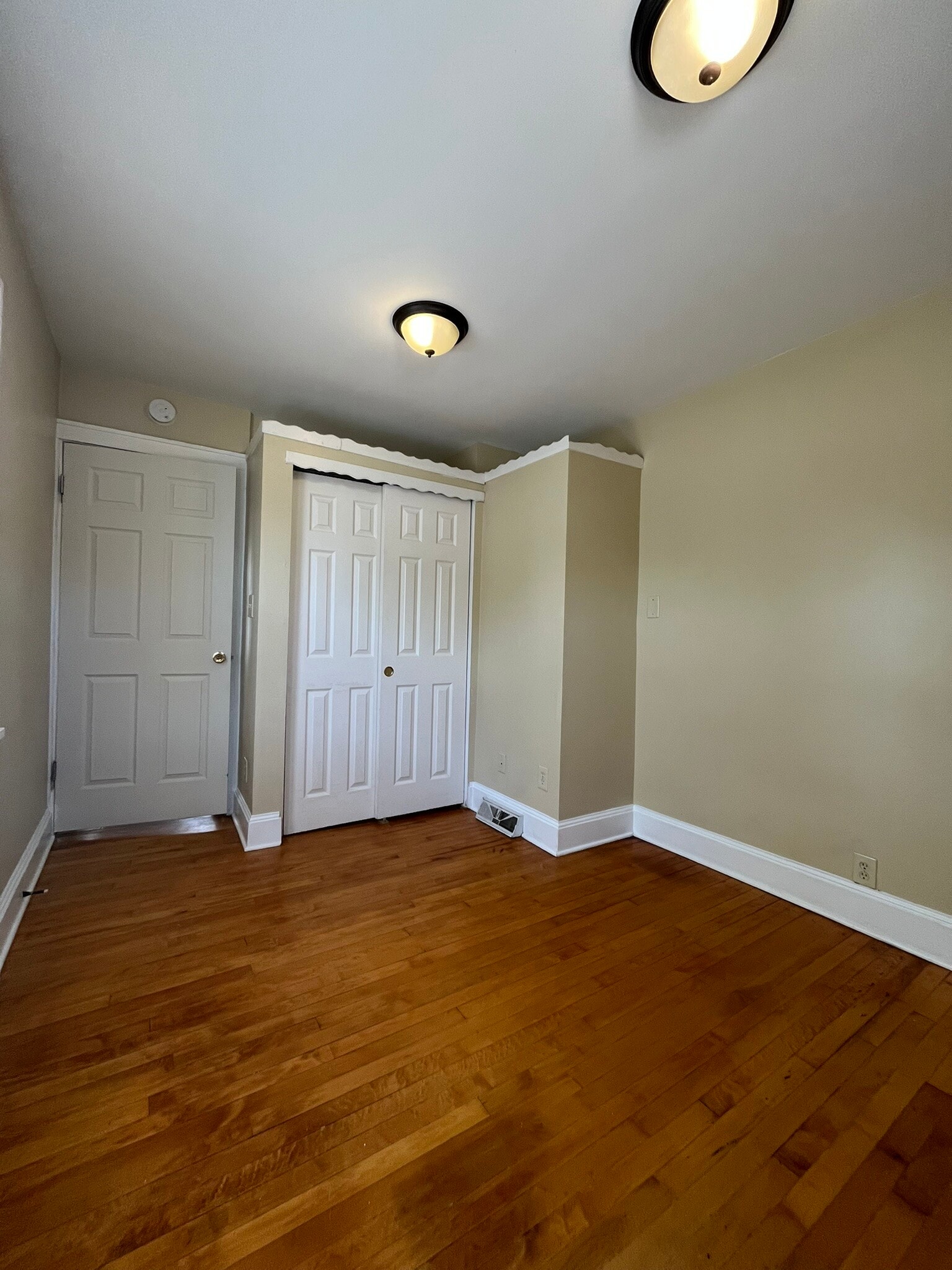 Building Photo - 2223 E Vollmer Ave