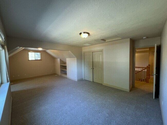 Building Photo - Beautiful 4 bed 3.5 bath home in Eagle jus...
