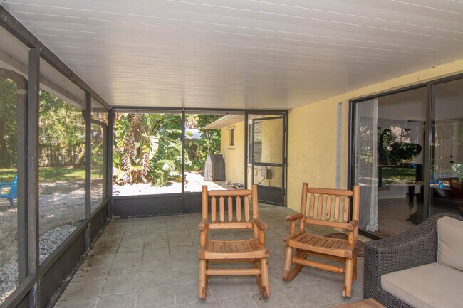 Building Photo - 915 Marigold Ln
