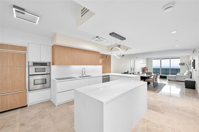 Building Photo - 1800 S Ocean Dr