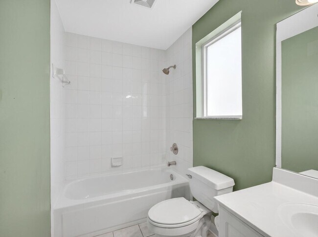 Building Photo - 2114 Chagall Cir